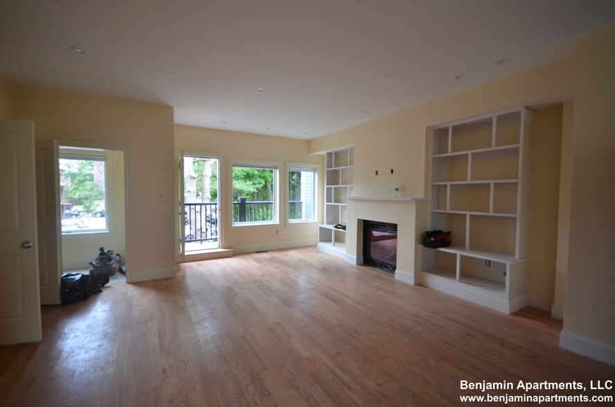 Building Photo - 118 Tremont St