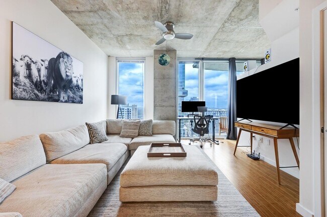 Building Photo - 360 Nueces St