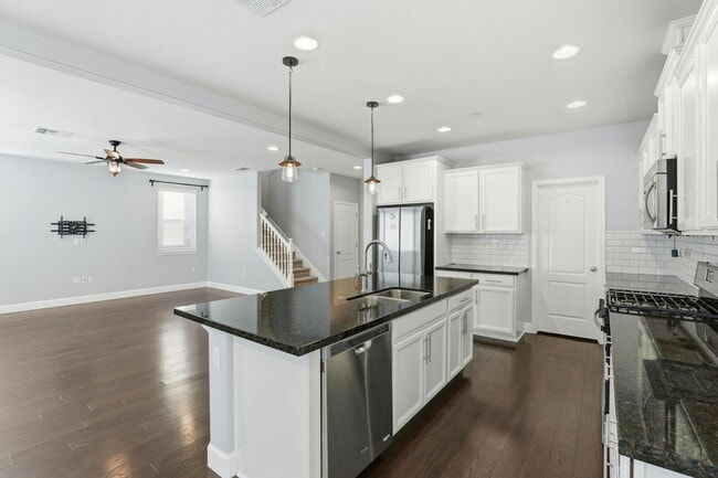 Building Photo - 1818 Tarragon Dr