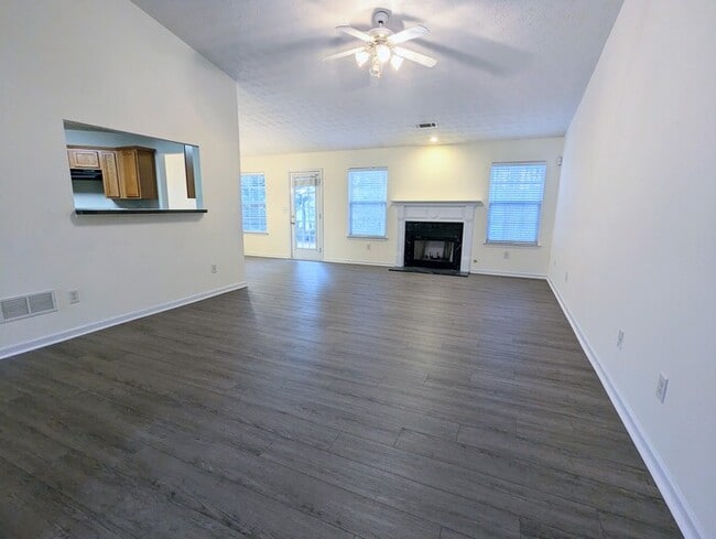 Building Photo - House 3 beds 2.5 baths