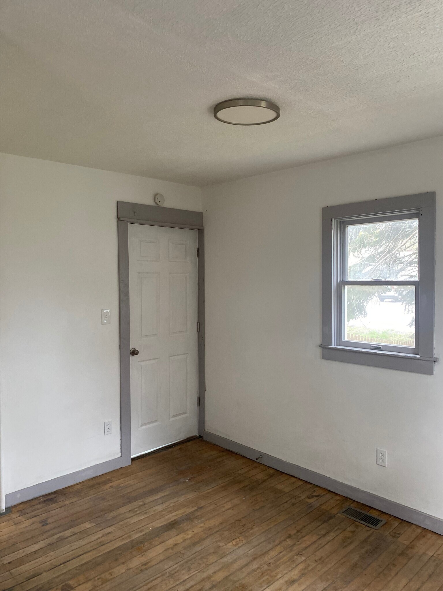North Bedroom - 428 E 27th St