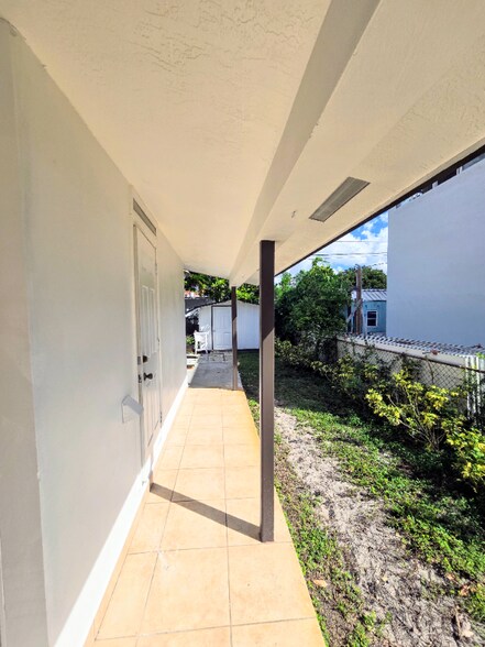 Building Photo - 5451 SW 5th Terrace