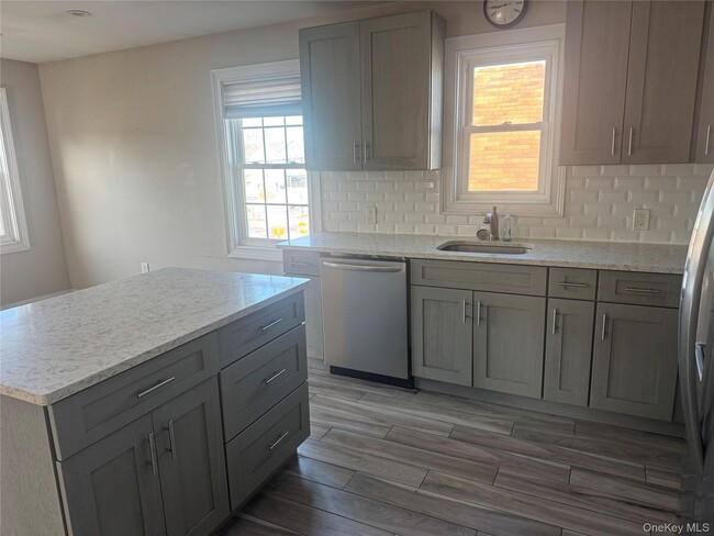 Building Photo - 614 Monroe Blvd