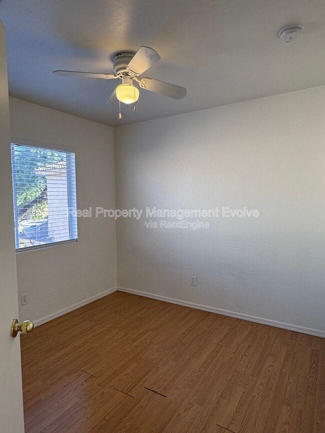 Building Photo - 3734 W Oregon Ave