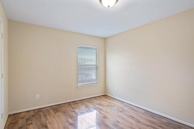 Building Photo - 718 Rock Creek Ct
