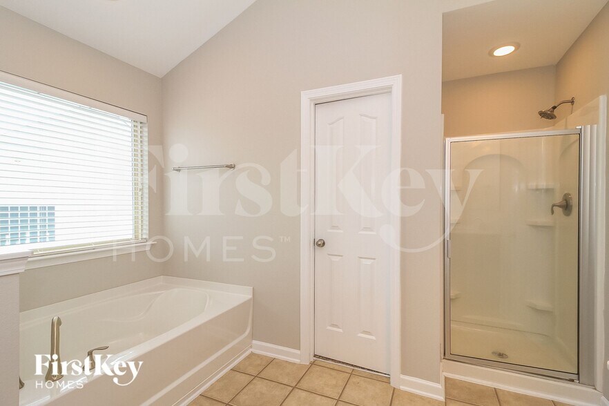 Building Photo - 111 Rosemont Ln