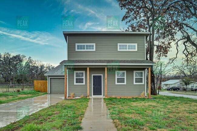 Building Photo - $1515! Beautiful Corner lot home in Fort Worth! Available 5/16!