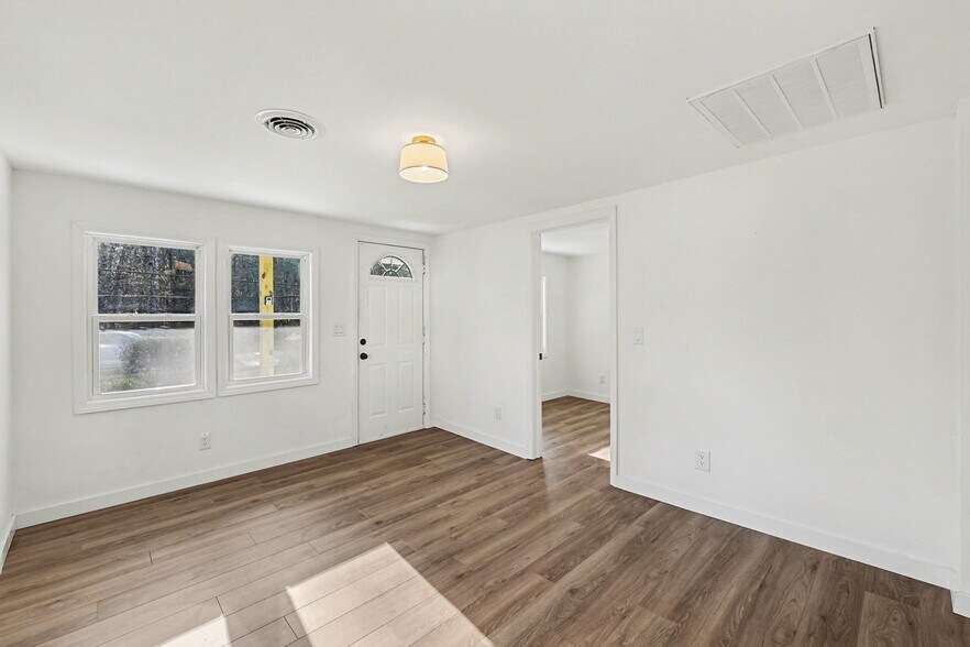 Building Photo - 510 Parsons Rd