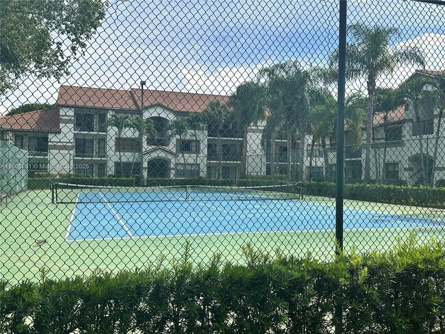 Building Photo - 650 S Park Rd