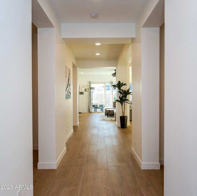 Building Photo - 8543 W Palo Verde Dr