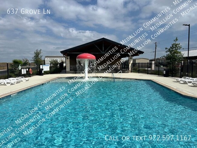 Building Photo - 637 Grove Ln