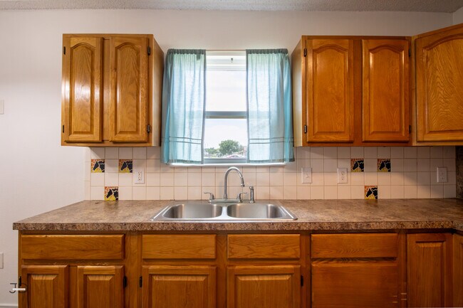 Building Photo - 33 Grant Gill Ln