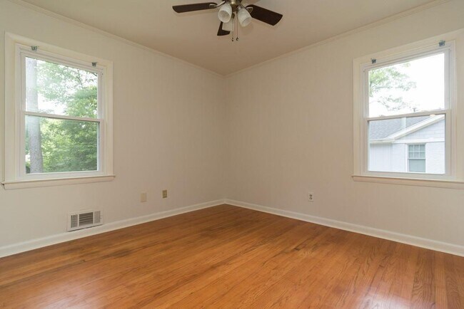 Building Photo - 2118 Allaire Ln NE
