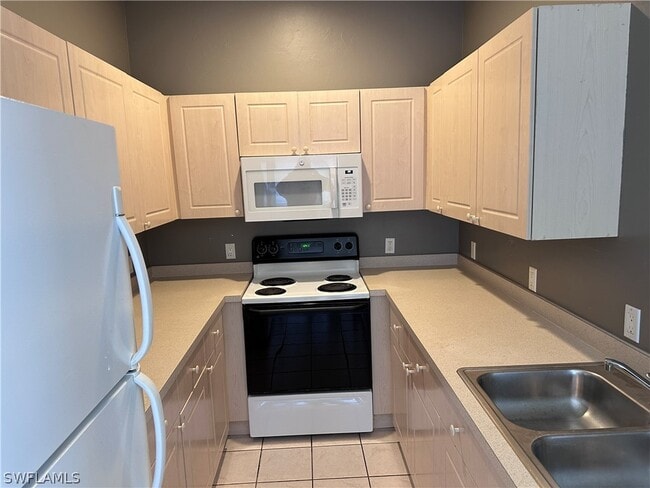 Building Photo - 17483 Dumont Dr