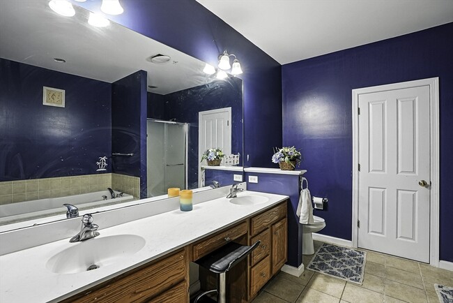 Building Photo - 17 Violet Ln