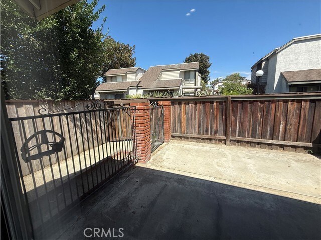 Building Photo - 2355 S Greenwood Pl
