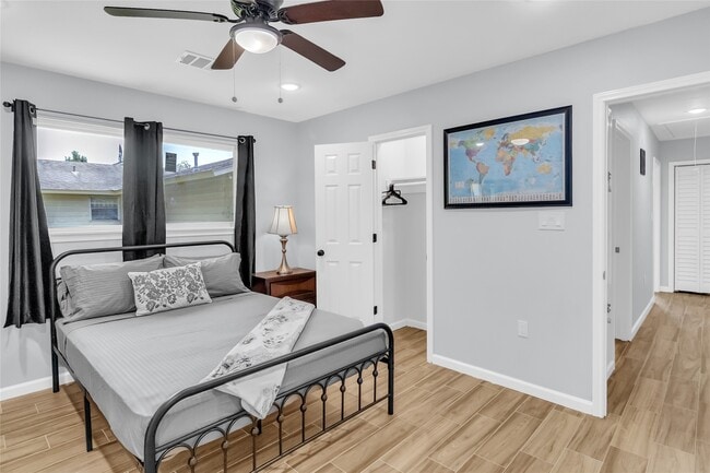 Building Photo - 5815 Schevers St