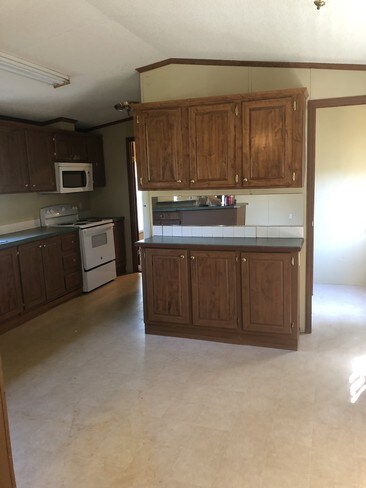 Building Photo - 28381 Petes Hwy