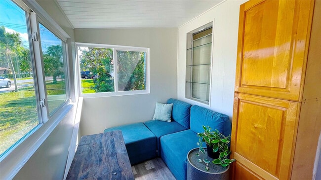 Building Photo - 342 SW 2nd Ave