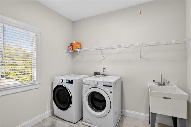 Building Photo - 1170 Moton Ave SW