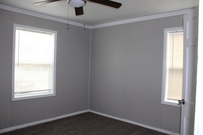 Building Photo - Close to Tinker and Shopping