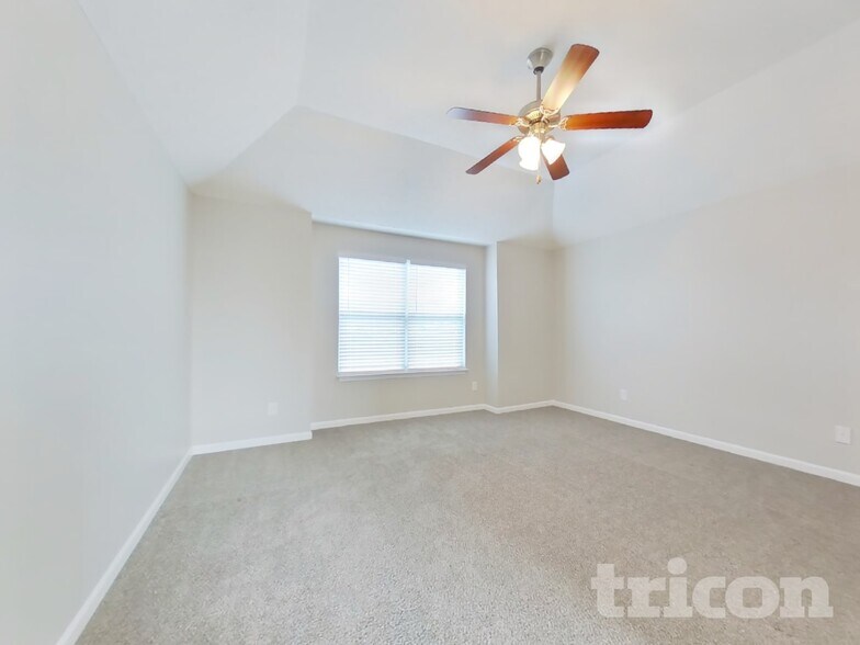 Building Photo - 1301 Rainglen Cove