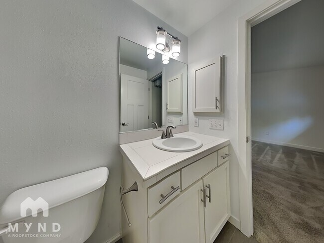 Building Photo - 11709 NE 98th St