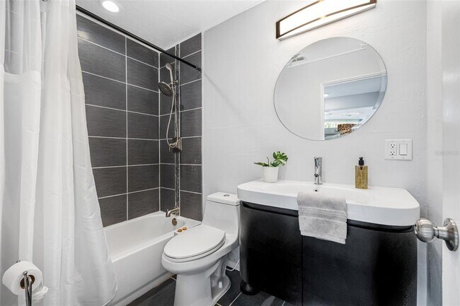 Building Photo - 4925 Camellia Way S