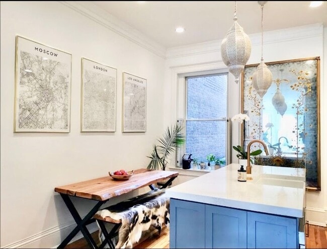 Building Photo - Stunning Condo Dupont Circle!  Pets Welcom...