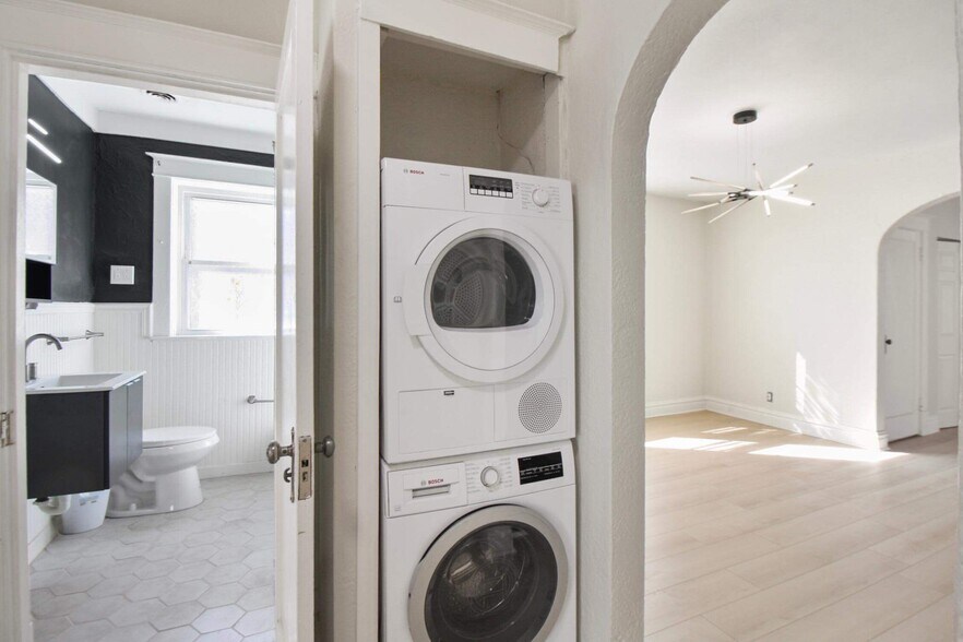 Building Photo - 7104 Tulane Ave