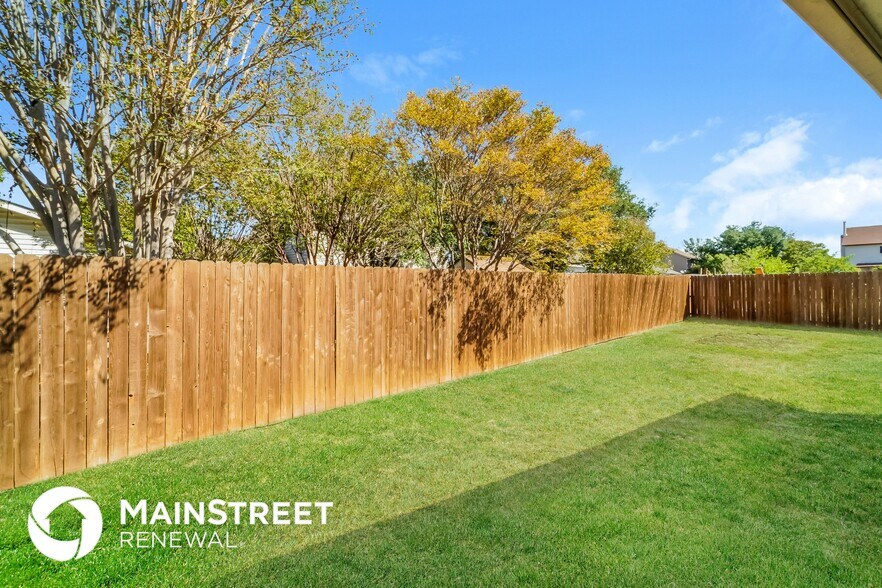 Building Photo - 6611 Meadow Fawn Dr