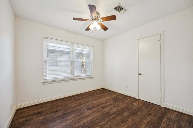 Building Photo - 5226 Nina Lee Ln