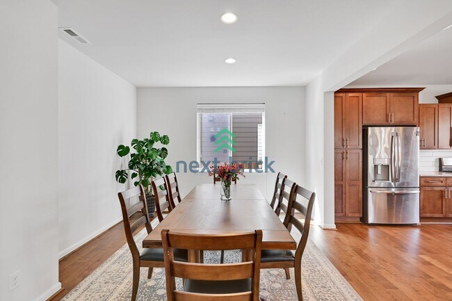 Building Photo - Spacious 4-Bed & 2.5 Bath Single Family Ho...