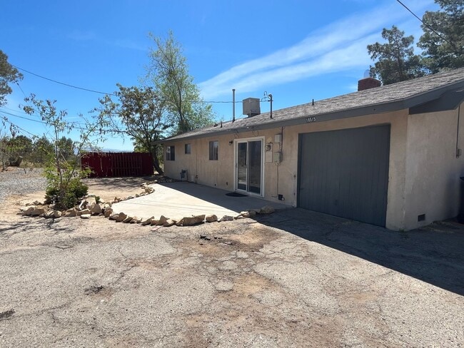 Building Photo - 2 bedroom 2 bathroom House In Apple Valley, Ca