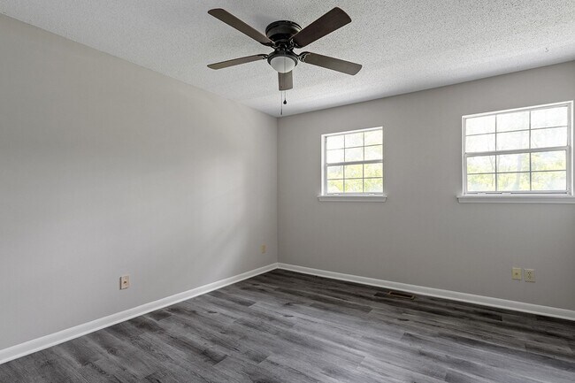 Building Photo - 7 Jadewood Ct