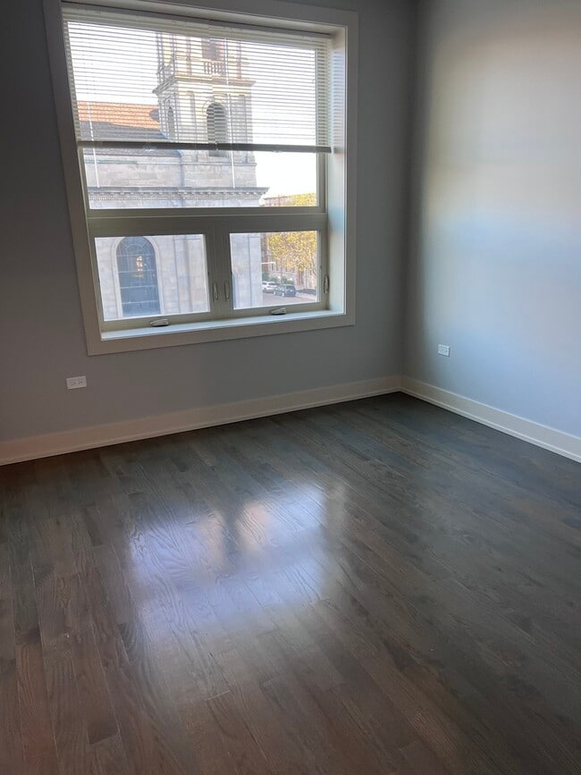 Building Photo - 1208 E 64th St