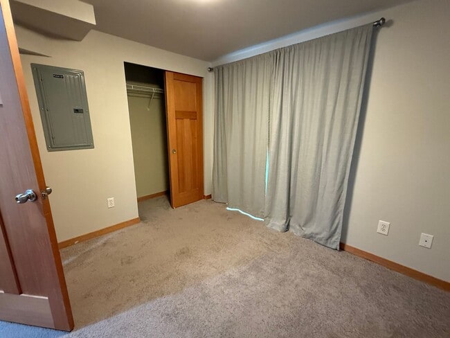 Building Photo - M/I SPECIAL! Highland Park Townhome w/ 3BR...