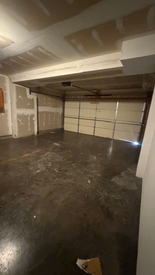 Building Photo - 696 James St