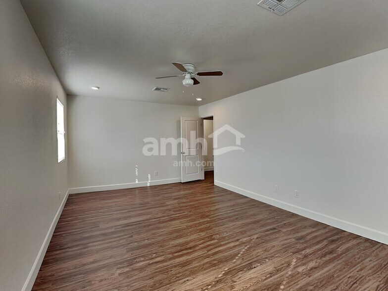 Building Photo - 1710 Viaggio Ave