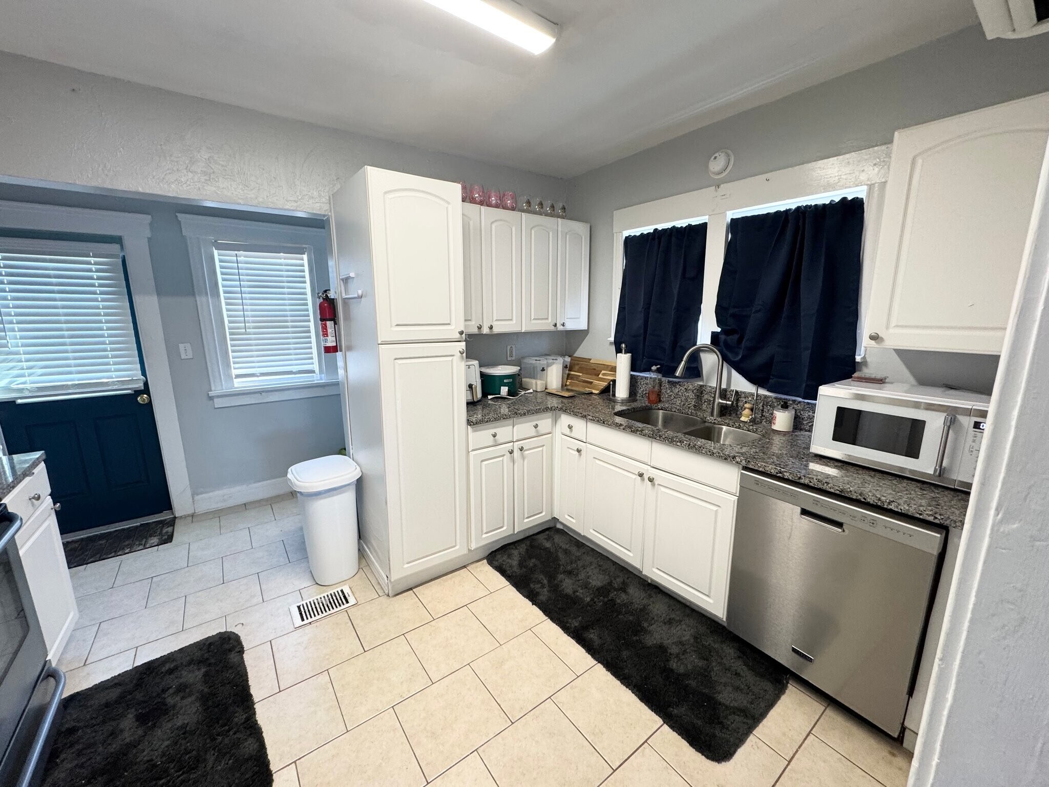 Building Photo - 328 Manhattan Ave