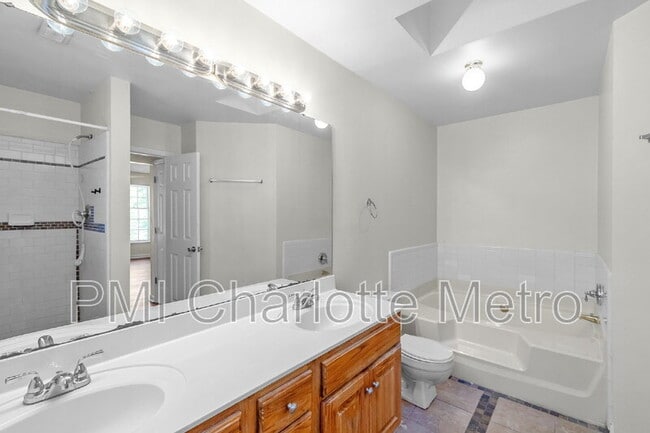 Building Photo - 10800 Whittersham Dr