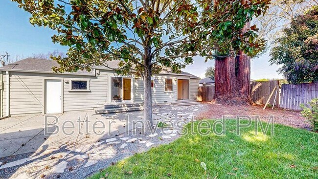 Building Photo - 2224 Midway Dr