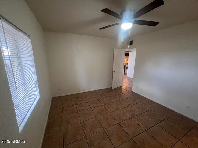 Building Photo - 526 S Mesa Dr
