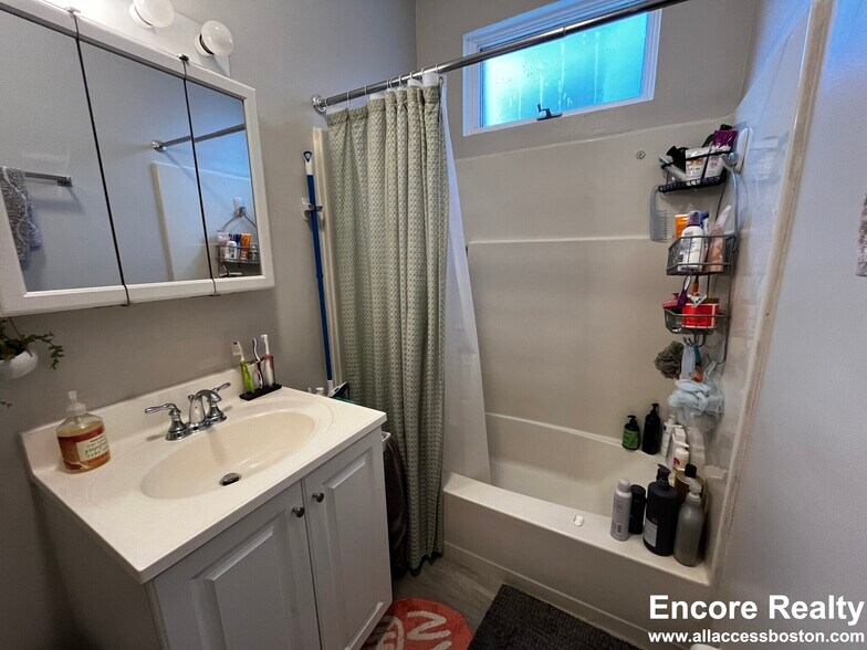 Building Photo - 31 Stearns Rd