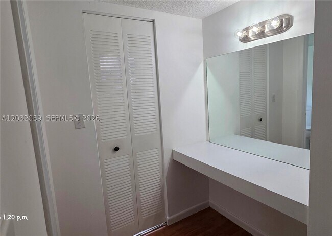 Building Photo - 5510 N Lakewood Cir