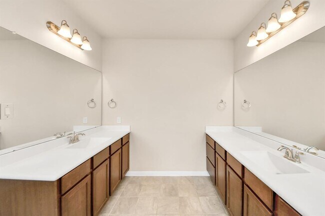 Building Photo - 2714 Birchwood Meadow Ct
