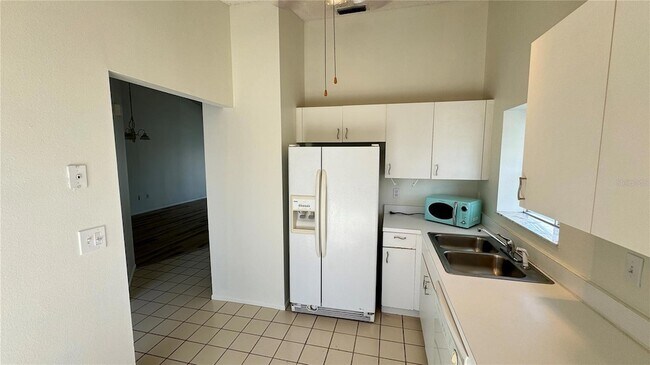 Building Photo - 950 Waterside Ln
