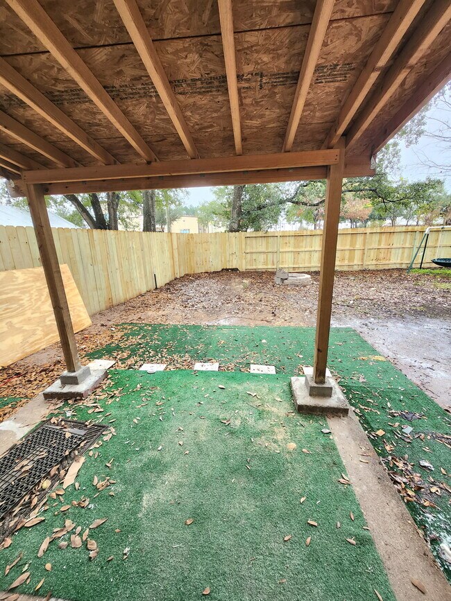 Building Photo - 10045 Emerald Creek Dr