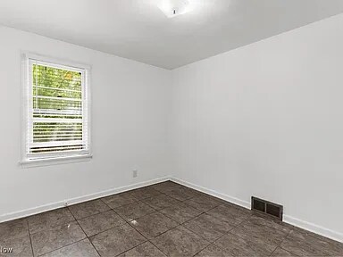 Building Photo - 566 Sunshine Ave