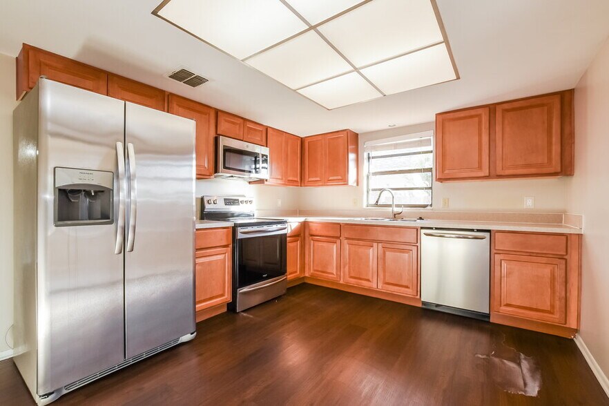 Building Photo - 1332 Andes Dr